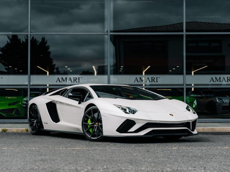lamborghini-aventador-white